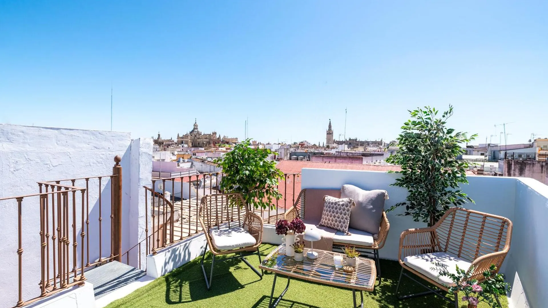 Apartamento En Calle Sierpes Seville Spain